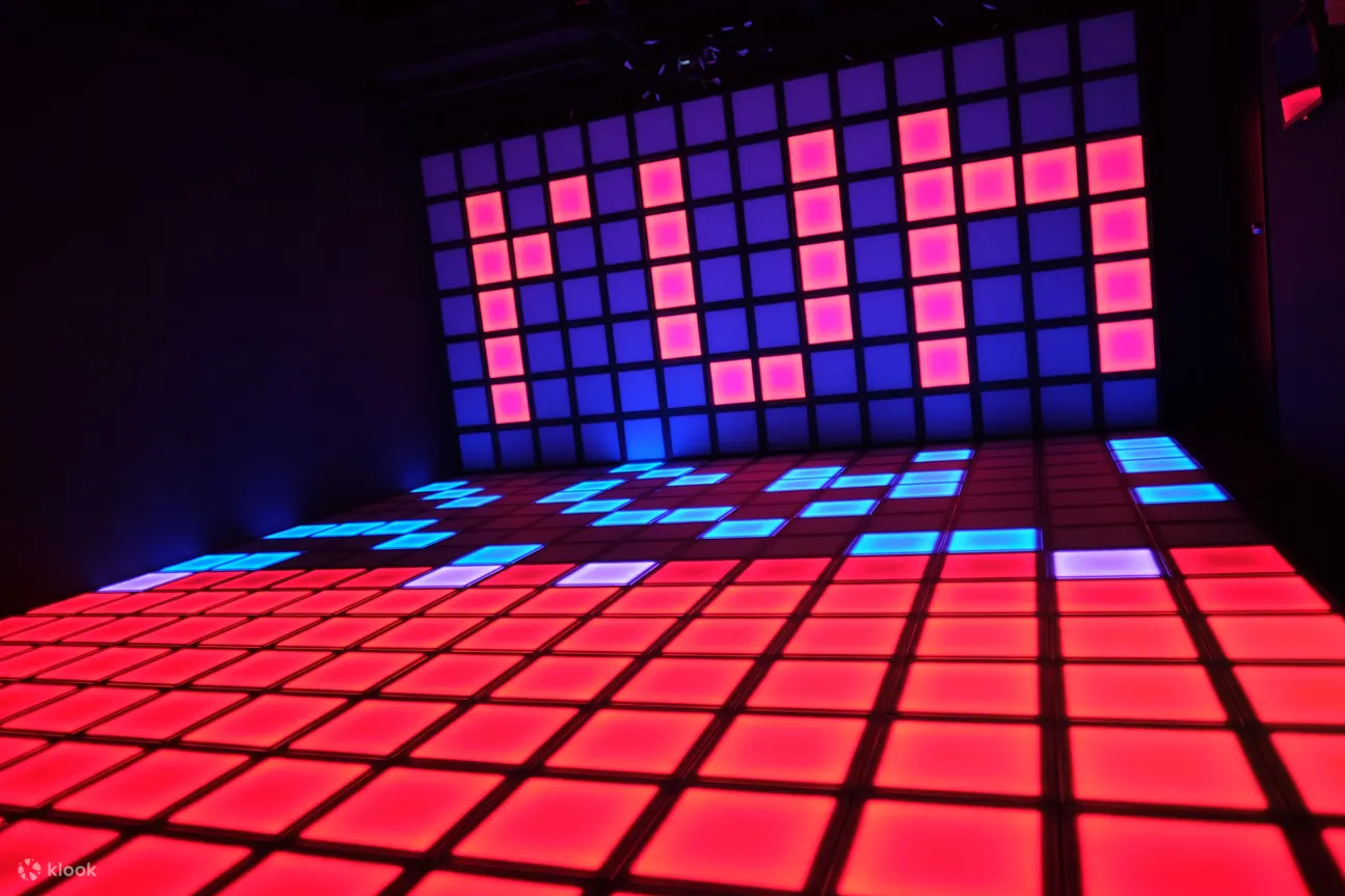 高科技虚拟视频游戏-Jumping Grid